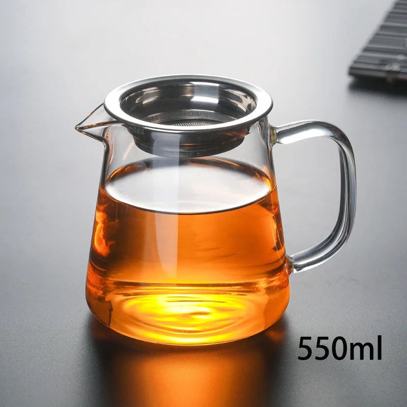 Théière pichet en verre 550 ml remplie d'infusion de thé