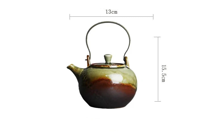 Vue du dessus de la théière en céramique émaillée