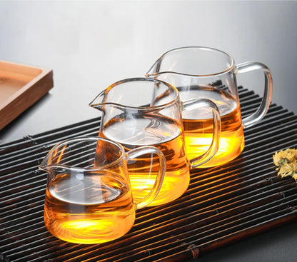Théière conique en verre borosilicate vue de trois quarts
