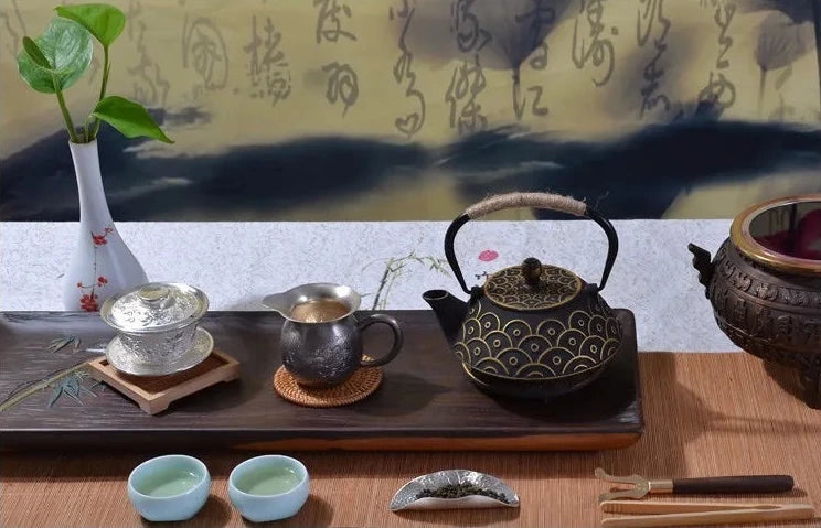 Théière japonaise fonte émaillée vue de dessus dorée