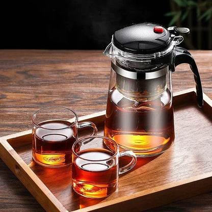 Détail du filtre piston de la théière en verre