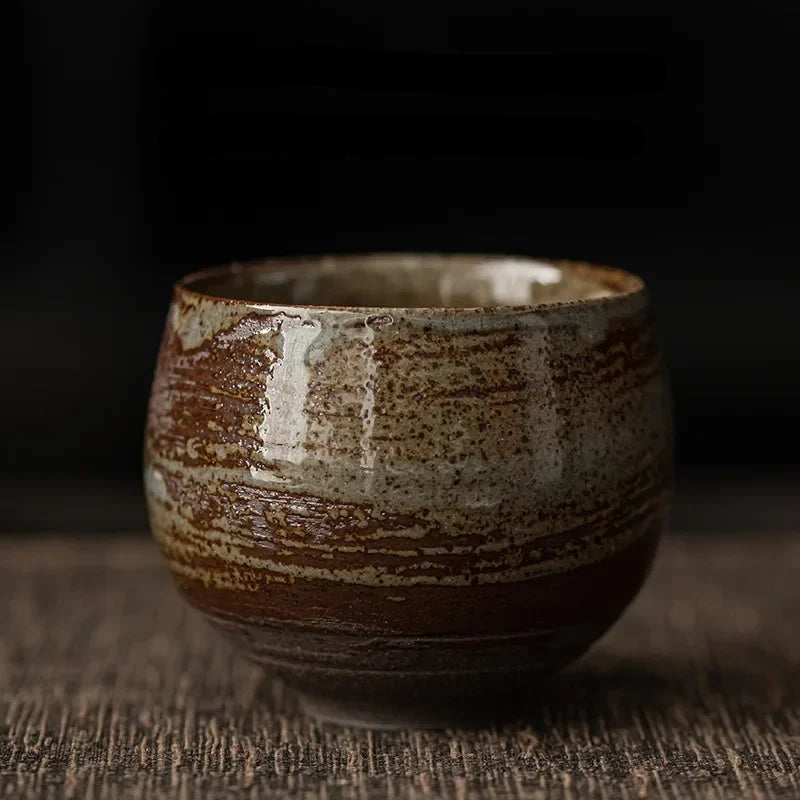 Tasse à thé en grès émaillé brun et vert aux coulures irrégulières
