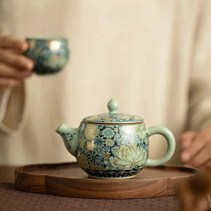Théière en céramique émaillée vert et or motifs floraux