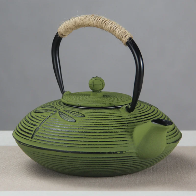 Vue de dessus théière fonte plate design libellule