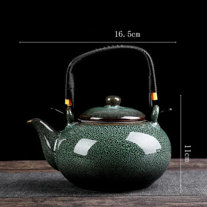 Théière céramique 750ml avec couvercle ajusté posée sur table