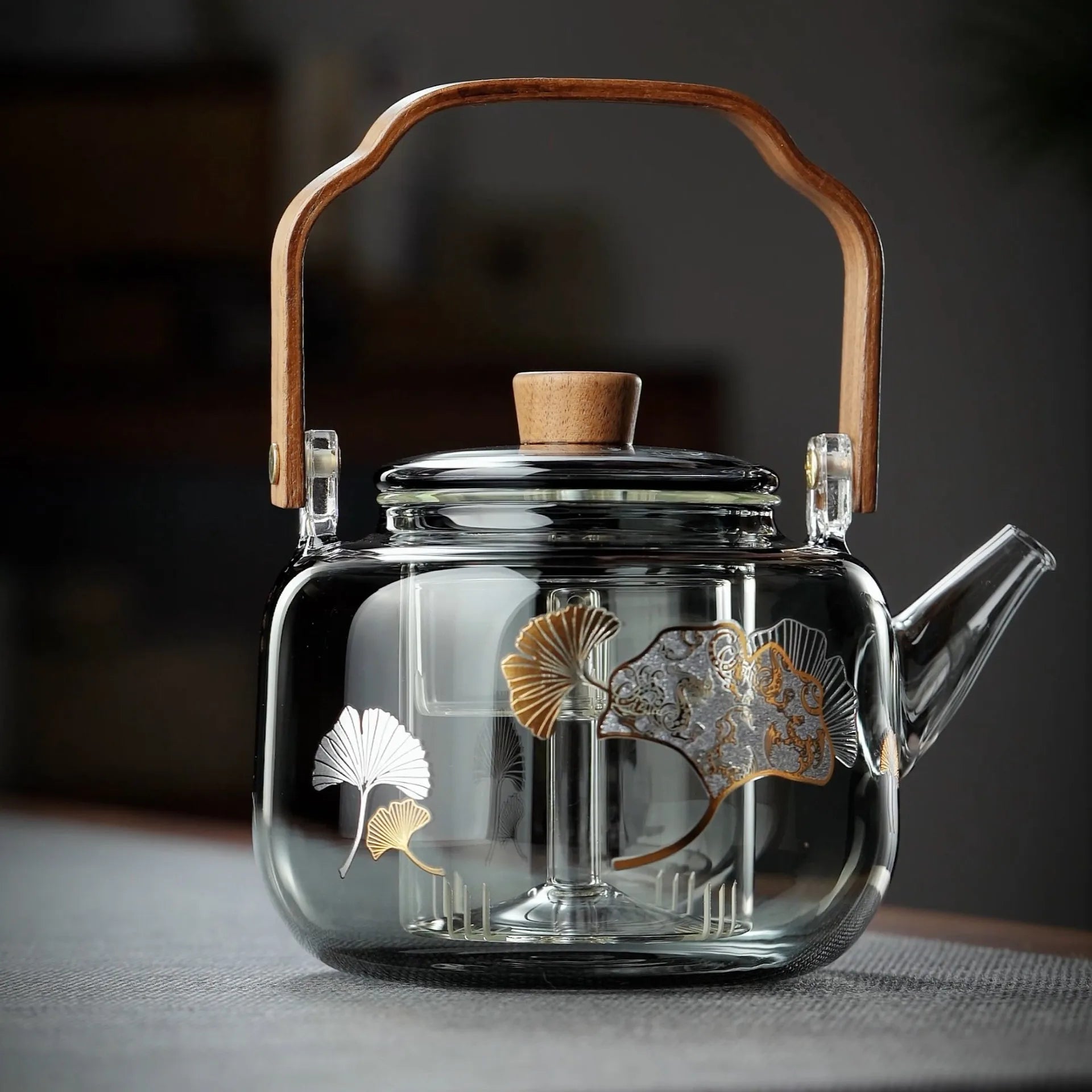 Infusion de thé en vrac dans théière en verre borosilicate