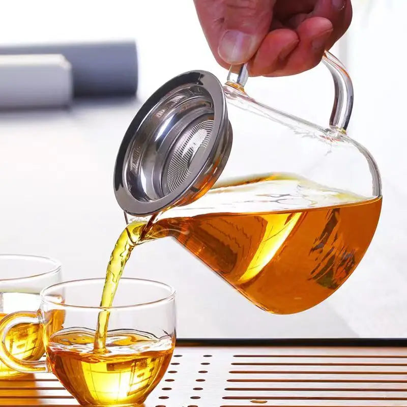 Théière pichet en verre transparent 450 ml sur fond blanc