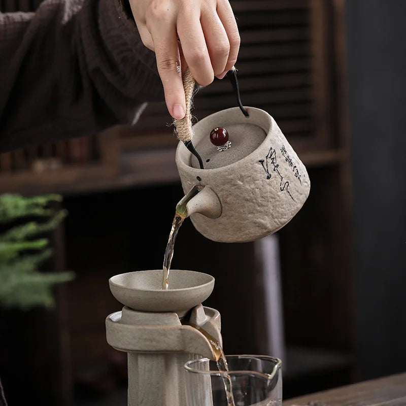 Théière Serenity 250 ml posée sur une table