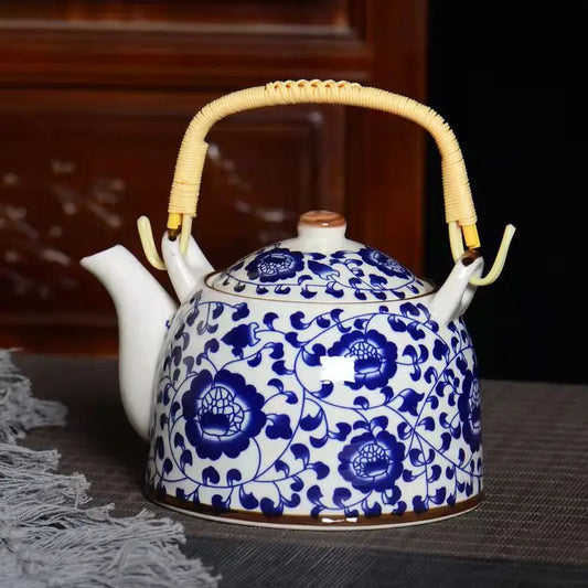 Théière en porcelaine fleurie avec anse en bambou naturel