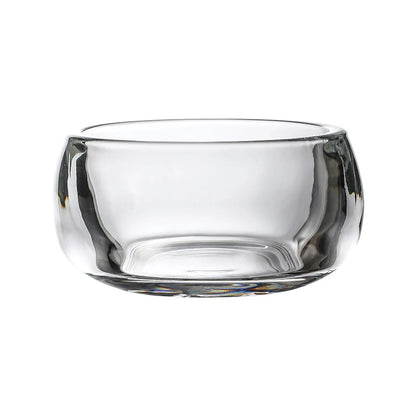 Tasse à thé en verre cristal épais vide, sur fond blanc