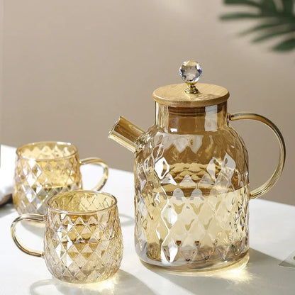 Théière cristal 1L remplie de thé ambré scintillant