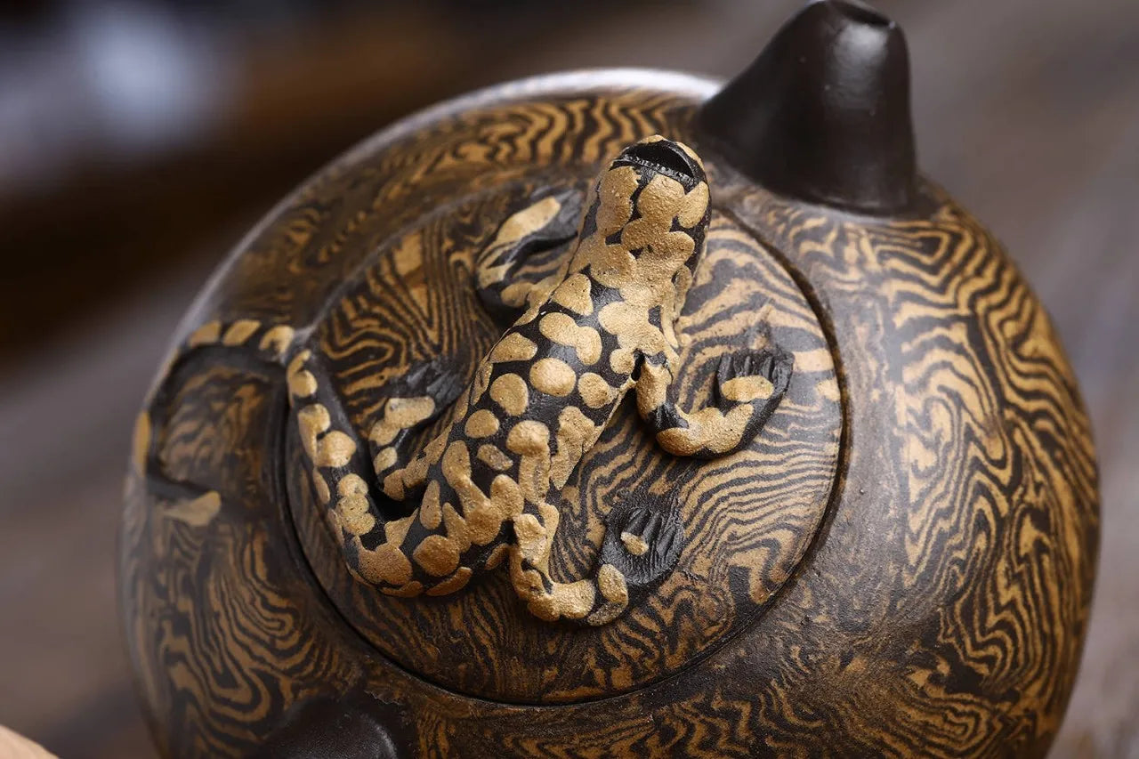 Sculpture lézard main couvercle théière Zisha chinoise