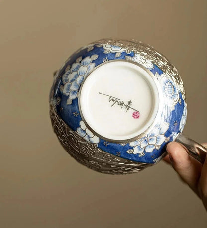 Théière porcelaine décor argenté vue de trois quarts
