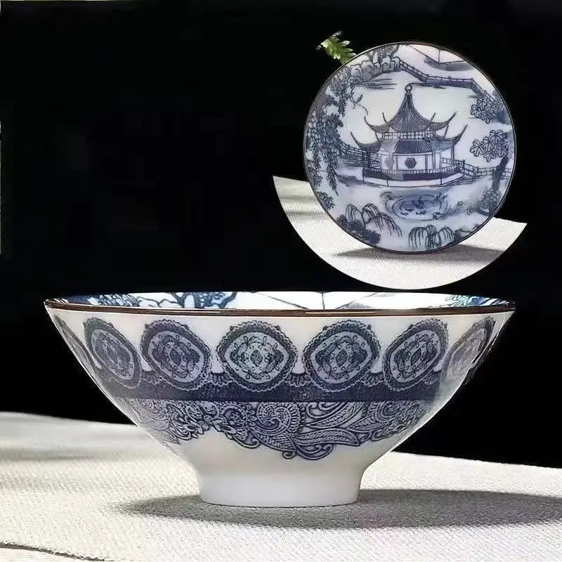 Motif pavillon chinois : intérieur et extérieur de la tasse en porcelaine