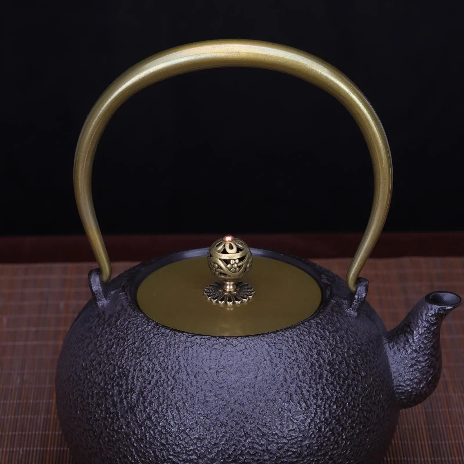 Anse métallique dorée théière japonaise en fonte