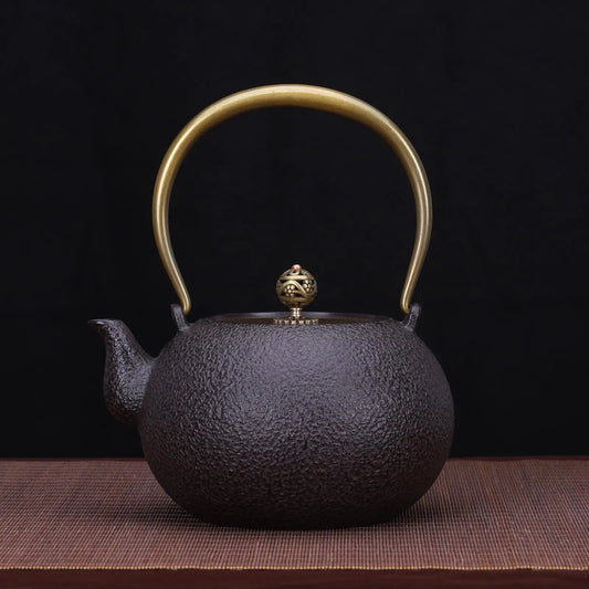 Théière japonaise en fonte martelée avec anse dorée