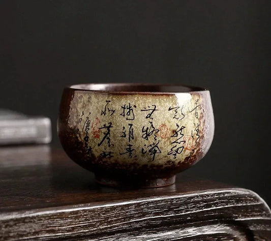 Grande tasse à thé en poterie de minerai brut à décor calligraphié